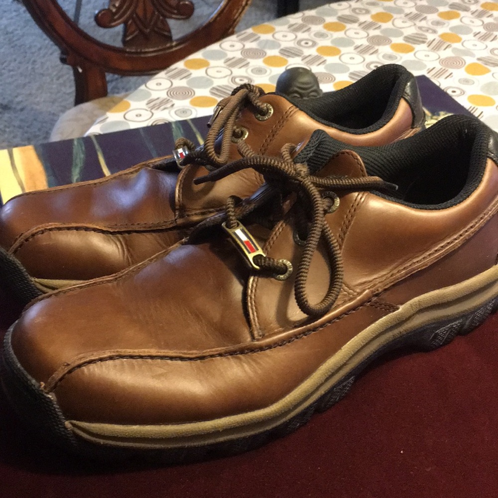 Tommy Hilfiger Leather Sneaker Shoes.Size: 9.5